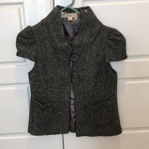 Short-sleeved jacket.